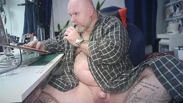 Tattooed_Dilf_01 live cam