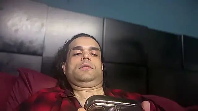 icebergslim281 live cam on StripChat