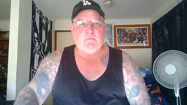 KINKYBLUEYES69 live cam on StripChat
