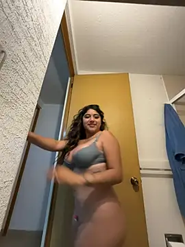Monica17 live cam