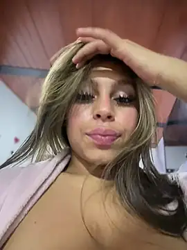 SaraCoch live cam on StripChat