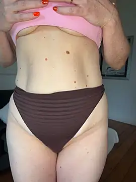 CurvyPia