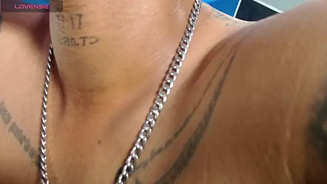 MagnusFrost live cam on StripChat