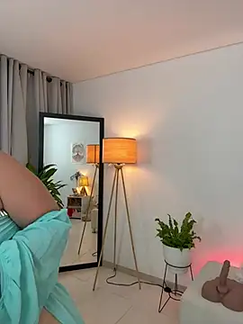 roxie_gates_