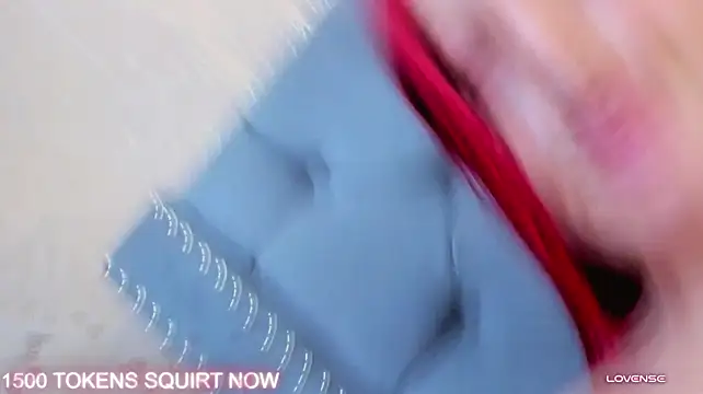 Imannejulienne live cam on StripChat