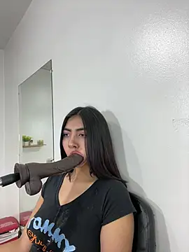 cherry_skinnyy_ live cam on StripChat