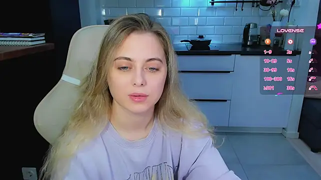 blonde_kellyy live cam on StripChat