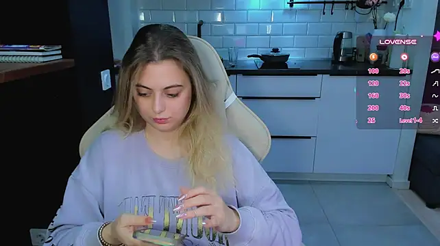 blonde_kellyy