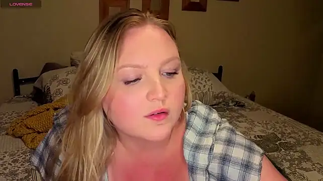 Phatassblonde live cam on StripChat