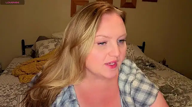 Phatassblonde live cam on StripChat