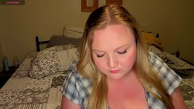 Phatassblonde live cam on StripChat