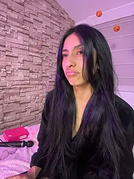 Lucyjoi live cam on StripChat