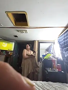 RoscoesWRLD live cam preview