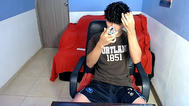 sthellar_gp (M twink) - off clothes and show cock