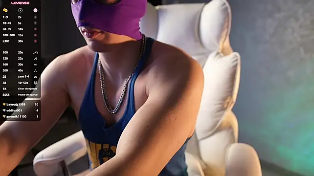luckyforesk1n (M young) - cum on my lips  >_ <