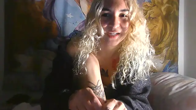 Apofenia live cam on StripChat