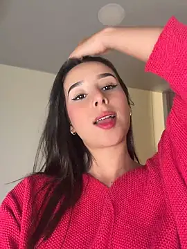 Elaara_ live cam on StripChat