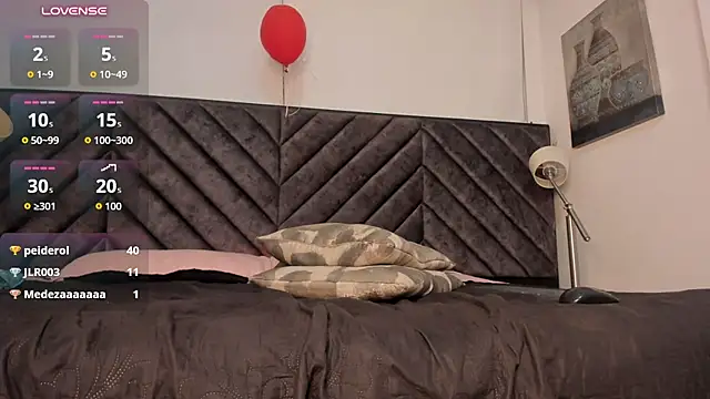 Ssasha_monroe live cam on StripChat