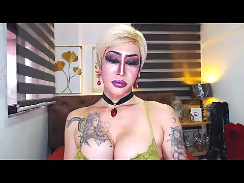 DominateMistressTyra live cam on StripChat