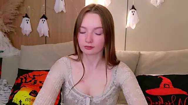 LilyMoores live cam on StripChat