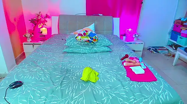 Kendralove31xxx live cam on StripChat