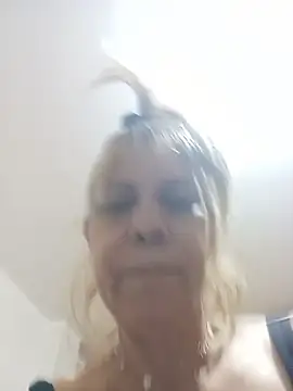 Jazminlover04 live cam on StripChat