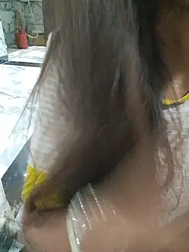Vini_Rani live cam on StripChat