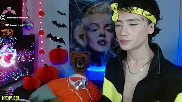 maxiy_001 live cam on StripChat