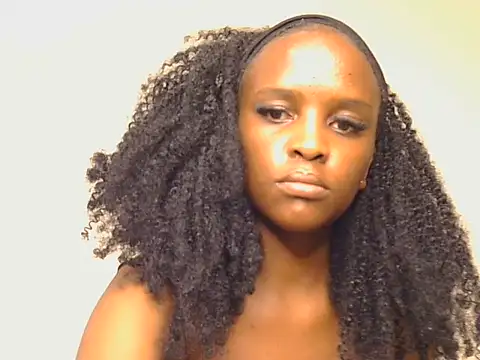 Cocoaauara live cam on StripChat