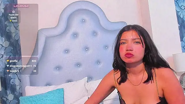 NaomiMuse live cam on StripChat