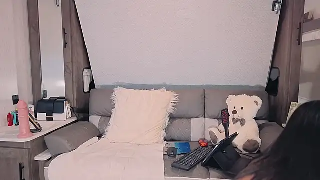 Hotbeebee live cam on StripChat