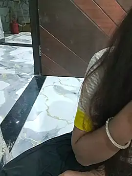 Vini_Rani live cam on StripChat