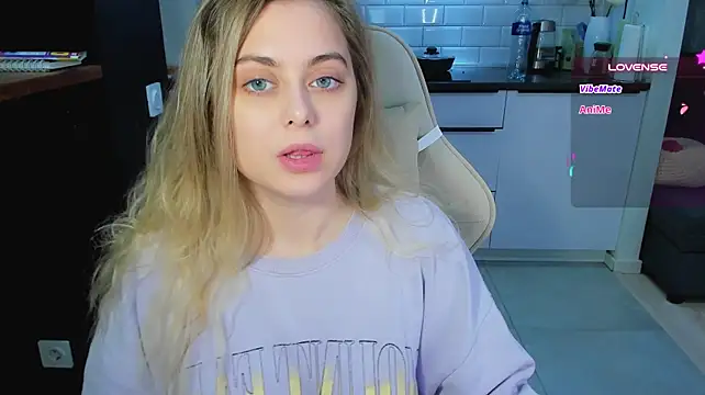 blonde_kellyy live cam on StripChat