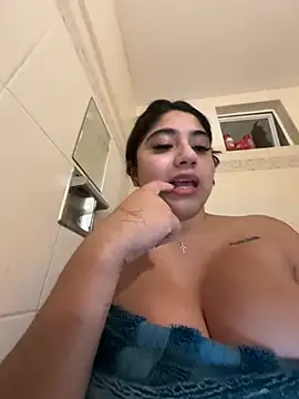 monica17 (F young) - Lubricate las tetas 🍒