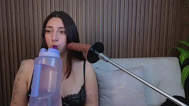 Mariana_Castro9 live cam on StripChat