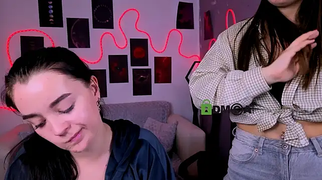 amalialowell webcam