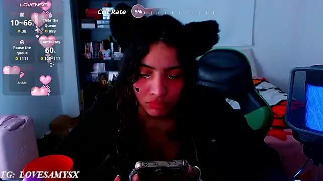 Lovelyamyy live cam on StripChat
