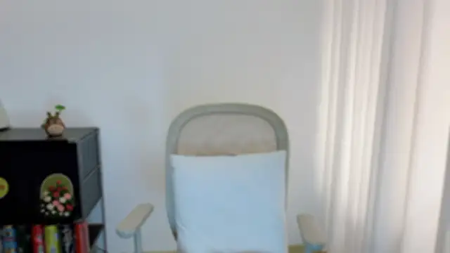 Onechestnut live cam on StripChat
