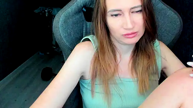 JessFoxxx live cam on StripChat