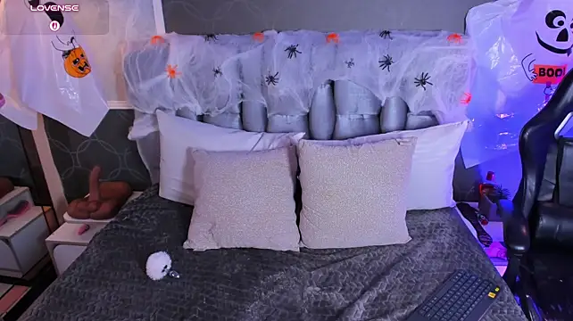 maiyajoness (F young) - bunny plug+ ass spanking