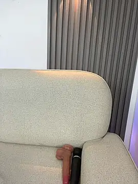 sofiaacutee (F teen) - show pussy slap clit