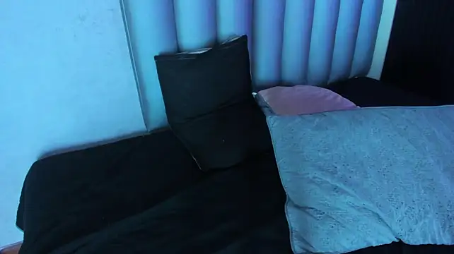 danlinaa01_ live cam on StripChat
