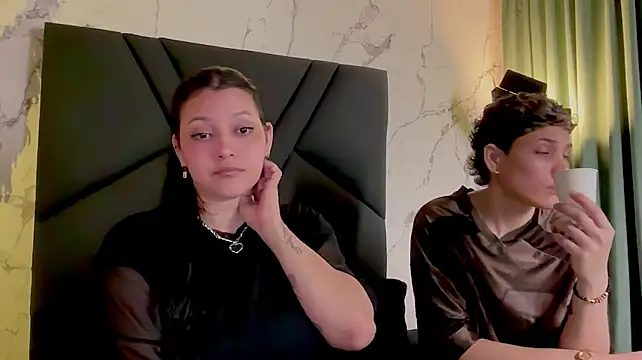 Marcella_and_laura