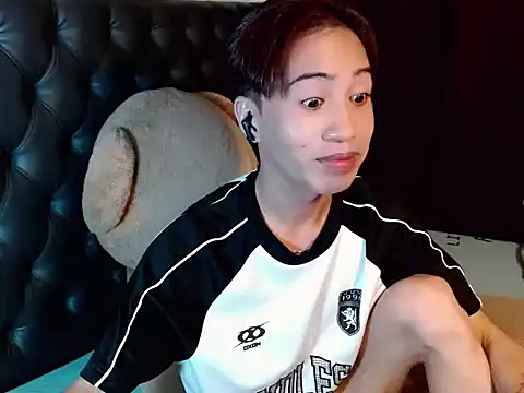 Skye_23 live cam on StripChat