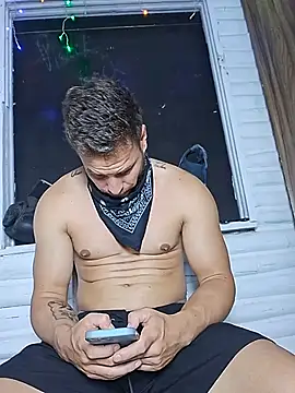loiromaisdezoito on Stripchat
