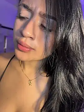 lucianaroy live cam on StripChat
