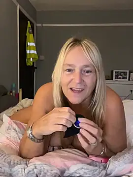 Blondnboujee53
