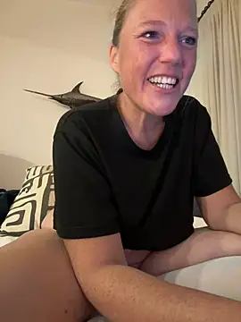 MoniqueLaFee Live Webcam on Stripchat