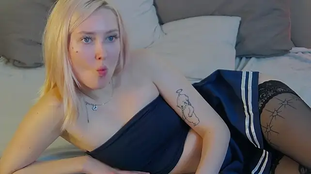MarianeSun live cam on StripChat