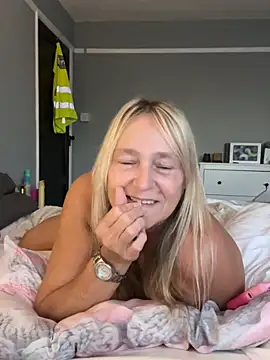 Blondnboujee53